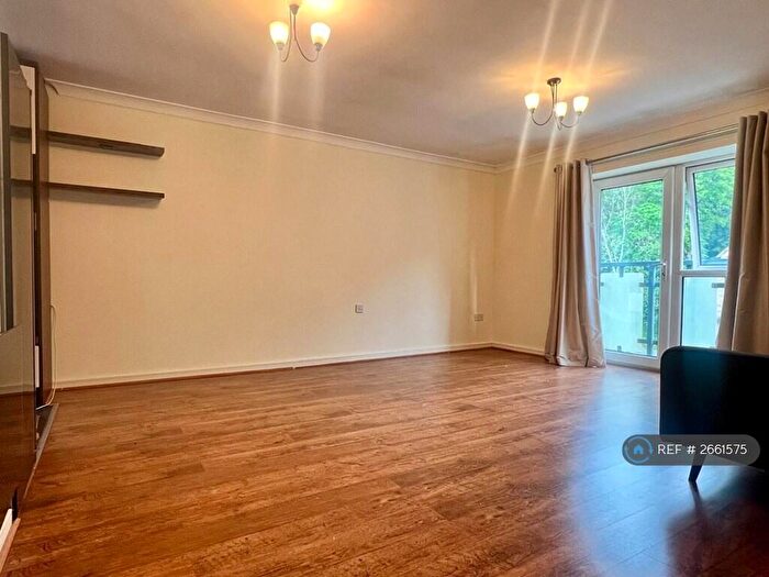 2 Bedroom Flat To Rent In Pullman Court, Leeds, LS27