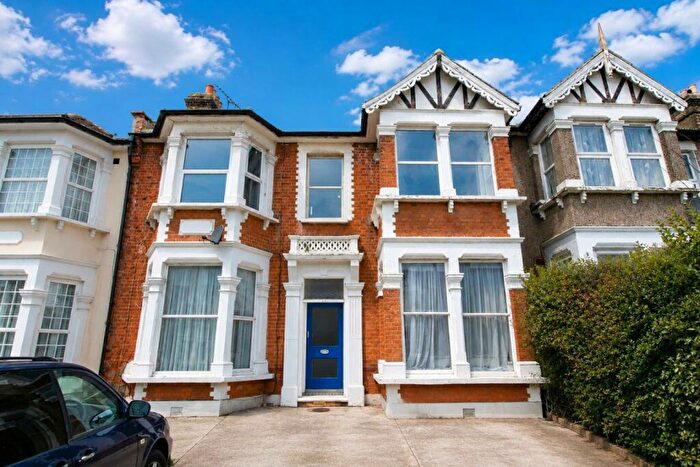 Studio To Rent In Kensington Gardens Ilford, IG1