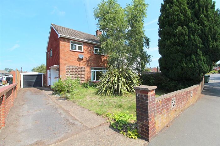3 Bedroom Semi Detached House For Sale In Kingston Road, Camberley, GU15