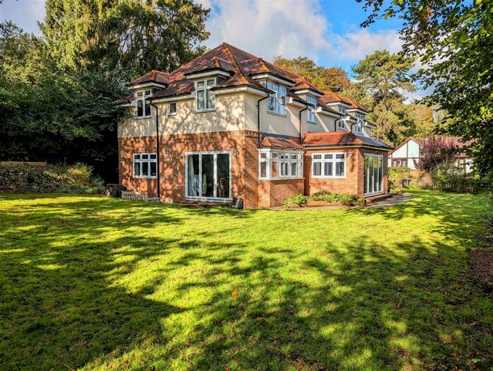 5 Bedroom Detached House To Rent In Hollymeoak Road, Coulsdon, CR5