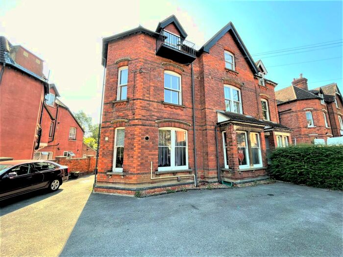 2 Bedroom Flat To Rent In Lansdowne Road, Bedford, MK40