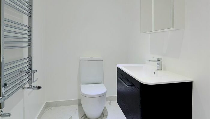 4 Bedroom Flat To Rent In Somerset Court, London, W8