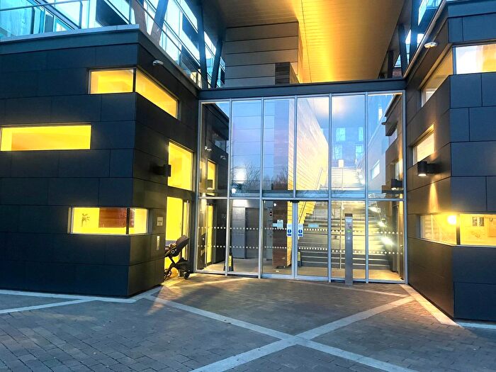 1 Bedroom Flat To Rent In Station Approach, Hayes, UB3