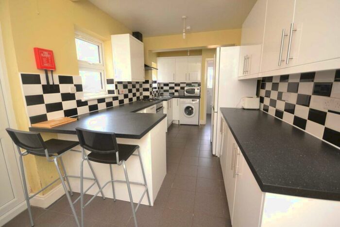 5 Bedroom Terraced House To Rent In Liverpool Road, Reading, RG1