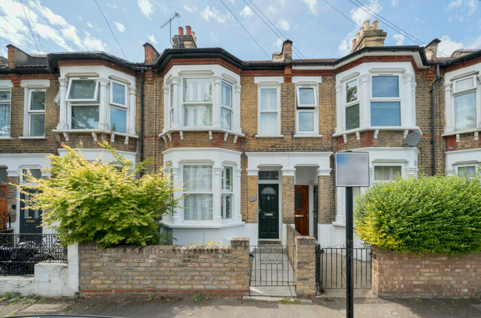 4 Bedroom Terraced House To Rent In Salcombe Road, Walthamstow, London, E17