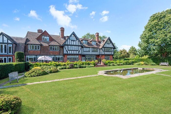 2 Bedroom Apartment For Sale In Holly Hill Drive, Banstead, SM7