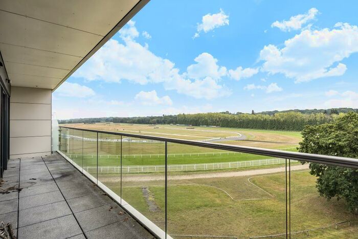 2 Bedroom Apartment To Rent In Newbury, Berkshire, RG14