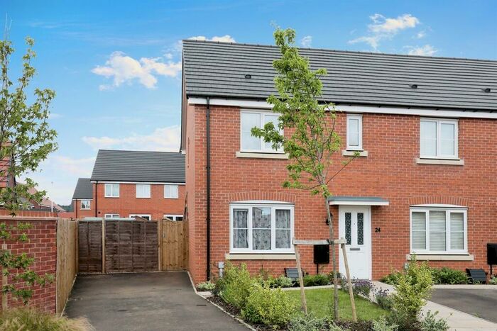3 Bedroom End Of Terrace House For Sale In Saddler Place, Wellesbourne, Warwick, CV35