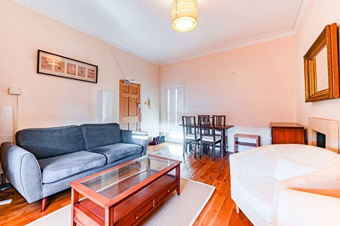 2 Bedroom Flat To Rent In Coleherne Road, Earls Court, London, SW10