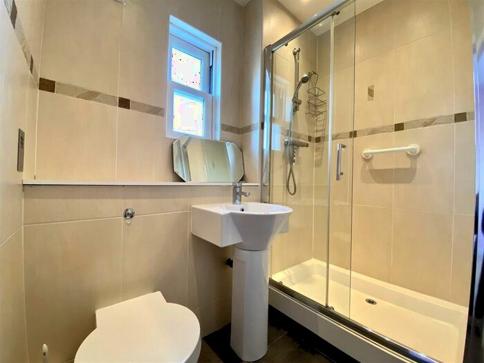 2 Bedroom Flat For Sale In Church Tower View, Huddersfield, HD3