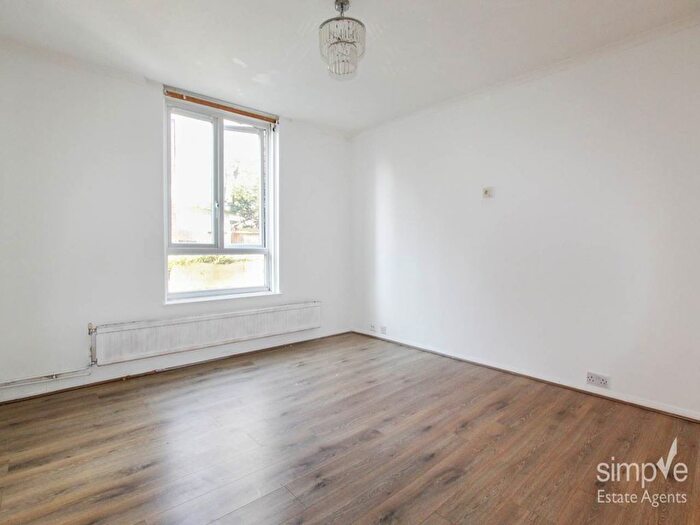 2 Bedroom Flat To Rent In Charles Road, London, W13