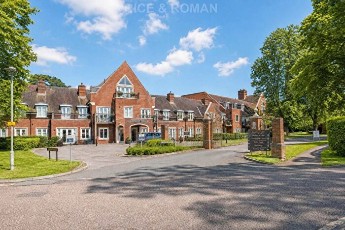 3 Bedroom Flat For Sale In Academy House, Wokingham, RG40