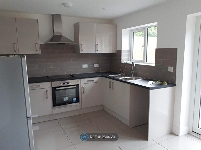 3 Bedroom End Of Terrace House To Rent In Salcot Crescent, Croydon, CR0