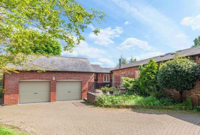 4 Bedroom Barn To Rent In Church Farm Barns, Holton, OX33