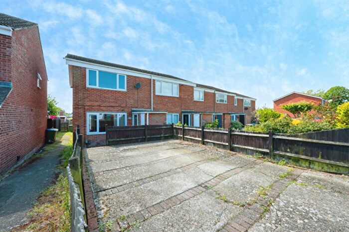 2 Bedroom End Of Terrace House For Sale In Grainger Gardens, Southampton, SO19