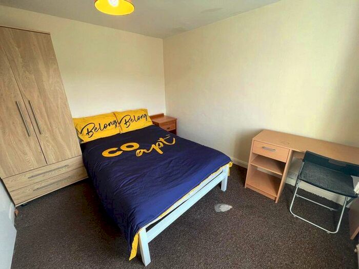 5 Bedroom Terraced House To Rent In Edinburgh Road, Brighton, BN2