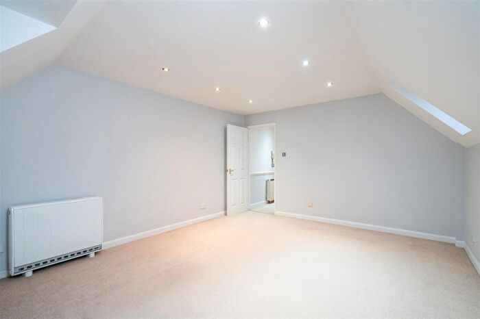 1 Bedroom Flat To Rent In Madison Court, A West Hill, SW15