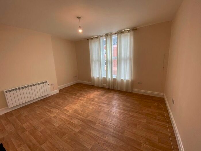 2 Bedroom Flat To Rent In Onslow Road, Southampton, SO14