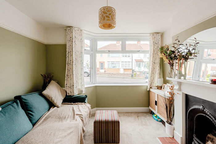 3 Bedroom End Of Terrace House For Sale In Boston Road, Horfield, BS7