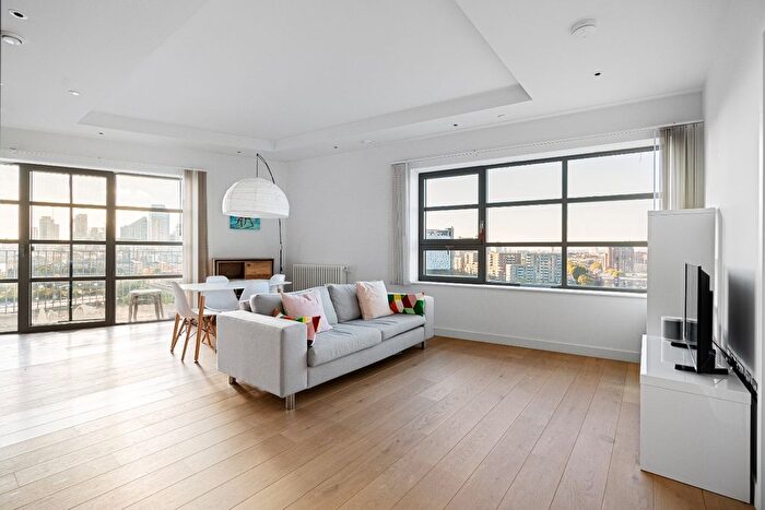 2 Bedroom Flat To Rent In Kent Building, Hope Street, London, Greater London, E14