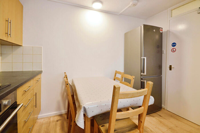 5 Bedroom Maisonette To Rent In O'Leary Square, London, E1