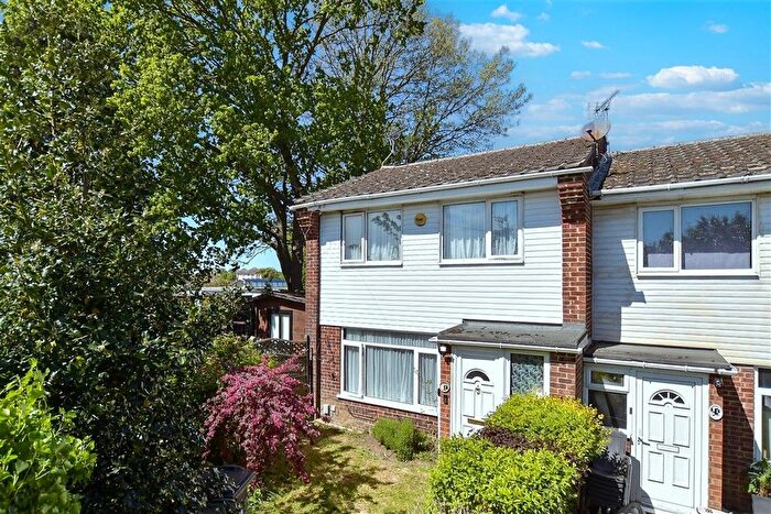 3 Bedroom End Terrace House For Sale In Rylands Road, Kennington, Ashford, Kent, TN24