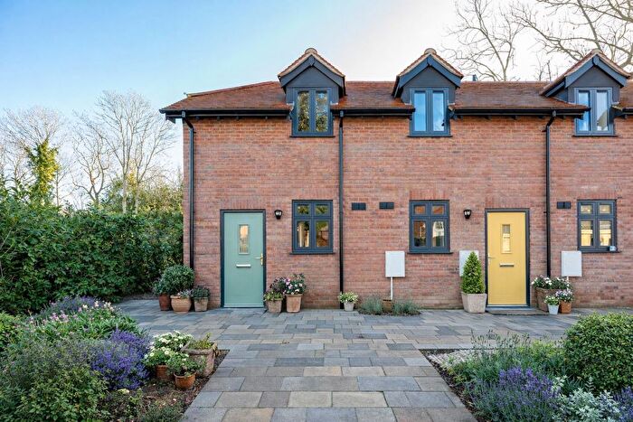 2 Bedroom Terraced House For Sale In South Street, Hythe, Southampton, SO45