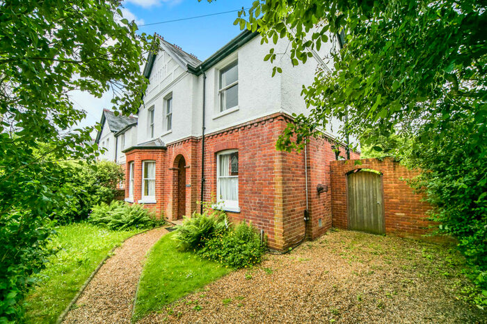 4 Bedroom Detached House To Rent In Oakley Road, Caversham Heights, RG4
