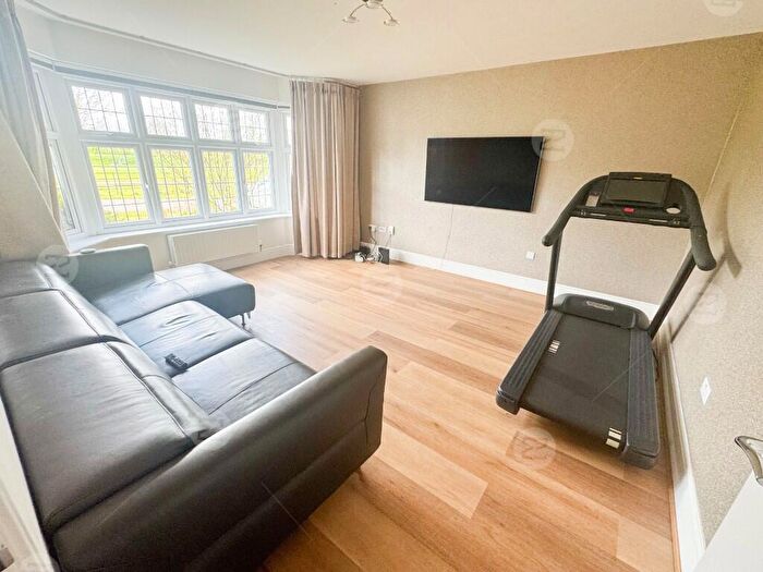 5 Bedroom Detached House To Rent In Cricketers Grove, Birmingham, B17