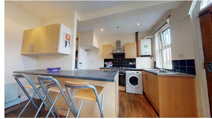 2 Bedroom House To Rent In Harold Place, Leeds, LS6