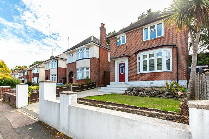 3 Bedroom Detached House To Rent In Bed Detached House In Queens Park, BH8