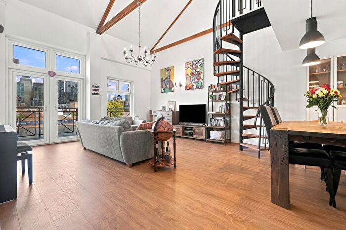 3 Bedroom Flat For Sale In Quay View Apartments, Canary Wharf, E14