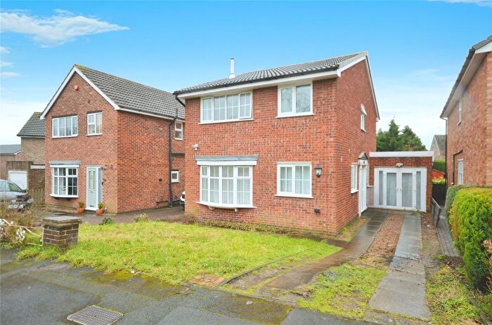 4 Bedroom Detached House For Sale In Holmdene Drive, Mirfield, West Yorkshire, WF14