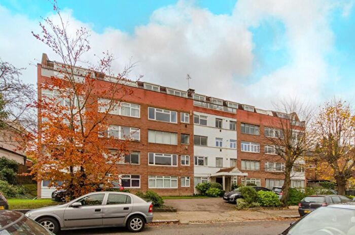 2 Bedroom Flat For Sale In Holden Road, London, N12