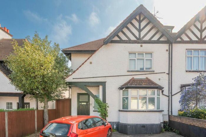 Studio To Rent In Templars Avenue, Temple Fortune, London, NW11