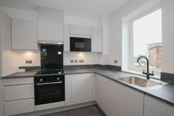 2 Bedroom Flat To Rent In A Kew Bridge Road, Brentford, TW8