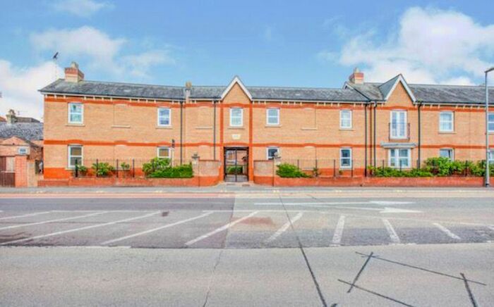 1 Bedroom Flat To Rent In Standish Court, Taunton, TA1