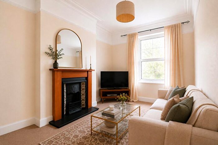 2 Bedroom Apartment For Sale In Cotham Brow, Bristol, BS6