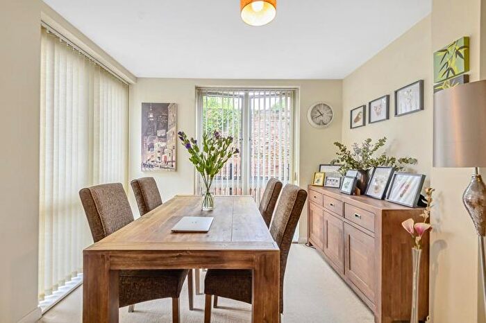 2 Bedroom Flat To Rent In Town Centre, Guildford, GU1