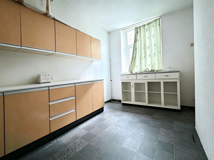 3 Bedroom Flat To Rent In Rochdale Road, Walsden, Todmorden, OL14