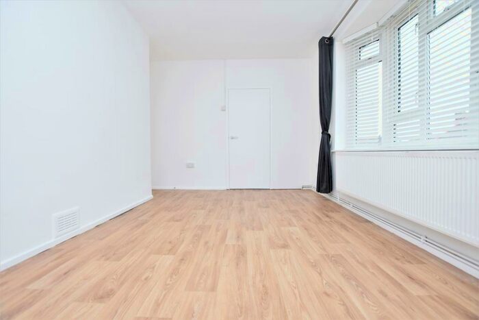 1 Bedroom Flat To Rent In Hepworth Gardens, Barking, IG11