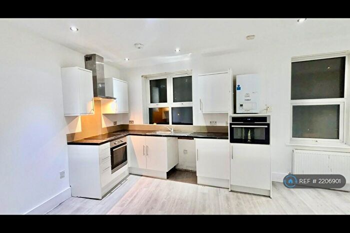 2 Bedroom Flat To Rent In Deansbrook Road, Edgware, HA8