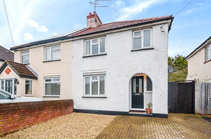 3 Bedroom Semi Detached House For Sale In Weybourne Road, Aldershot, Hampshire, GU11