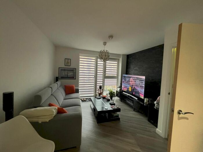 1 Bedroom Flat To Rent In Royal Court, Croydon, Surrey, CR0