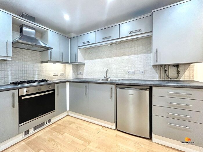 2 Bedroom Flat To Rent In Coningsby Road, High Wycombe, HP13