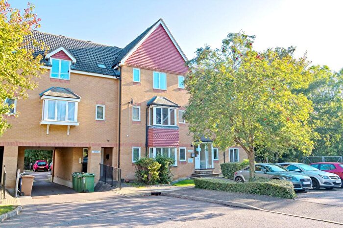 1 Bedroom Flat For Sale In Redoubt Close, Hitchin, SG4