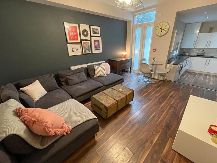 6 Bedroom Terraced House To Rent In Halsbury Road, L6