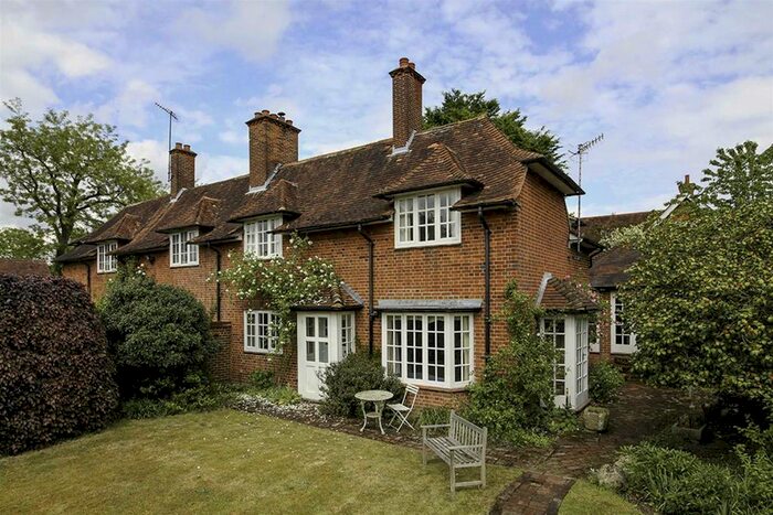 4 Bedroom Semi-Detached House To Rent In Mill Lane, Byfleet, West Byfleet, KT14