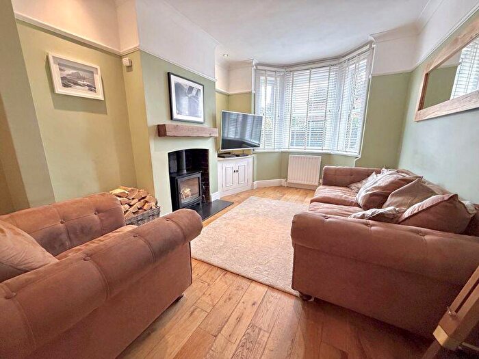 3 Bedroom End Of Terrace House For Sale In Downs Road, Dunstable, LU5