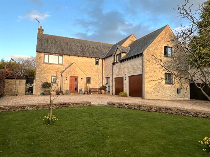 4 Bedroom Detached House For Sale In Evesham Road, Stow-on-the-Wold, GL54